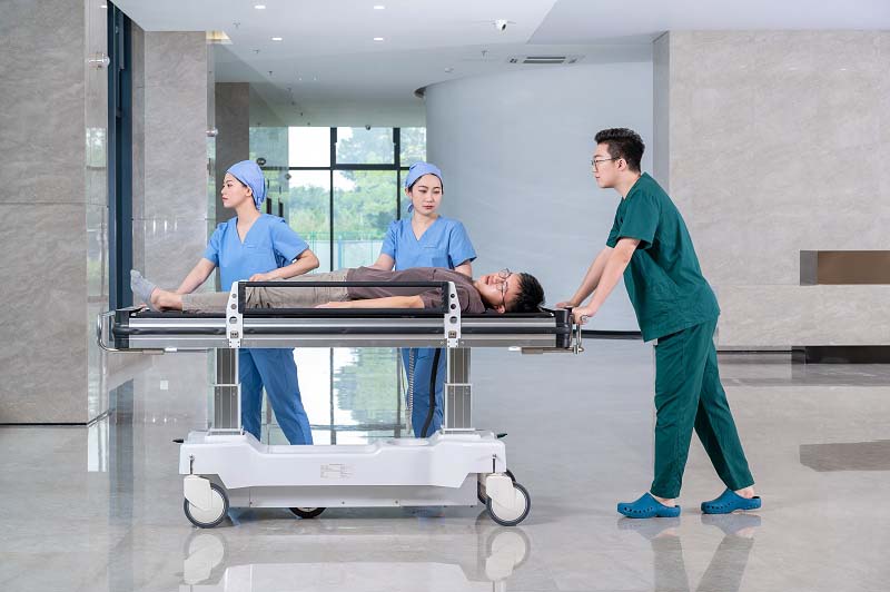 ¿Cuál es la diferencia entre una cama de transferencia médica eléctrica y una cama de transferencia común?